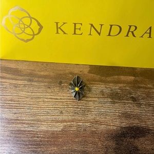 EUC Antique Brass/Yellow Vintage Reece Ring